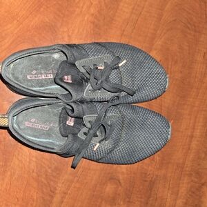 New Balance Black Sneakers